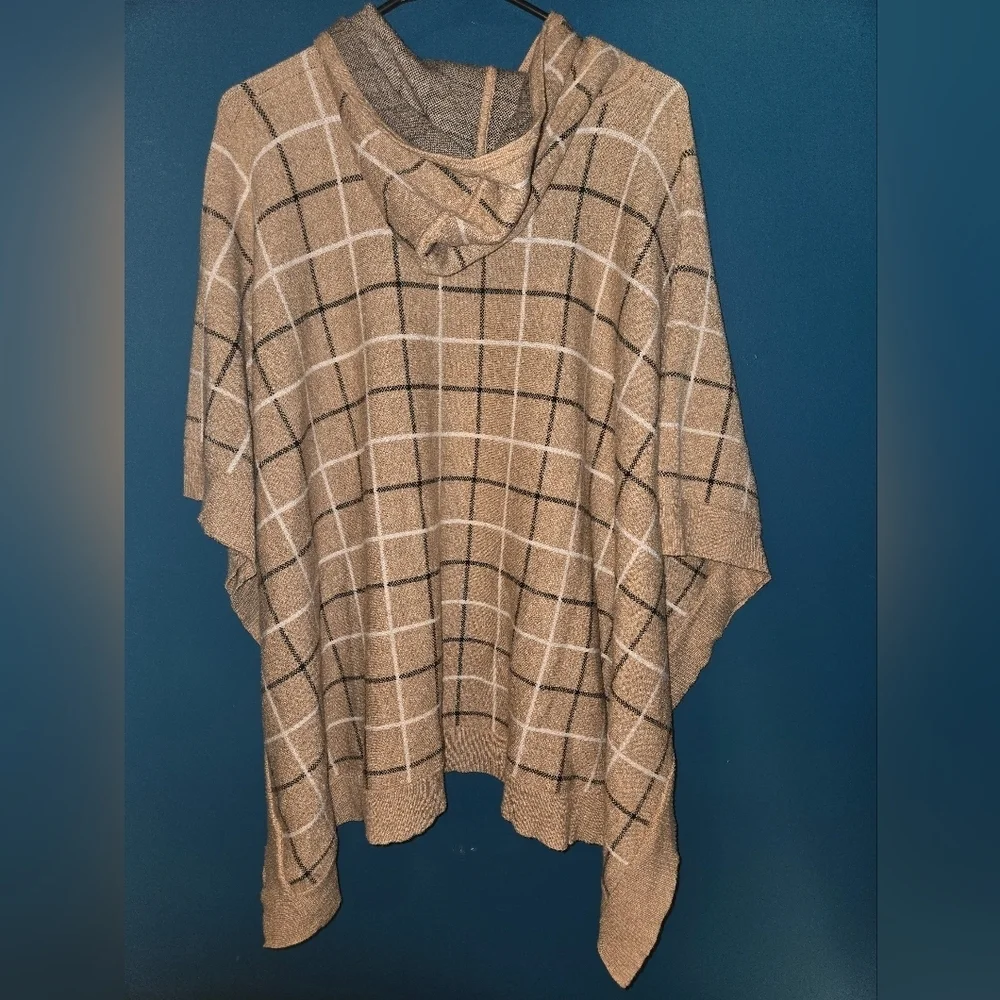 Women's One‎ Size Fits All, Biege Plaid Hooded Ponch, Super Soft, like new!